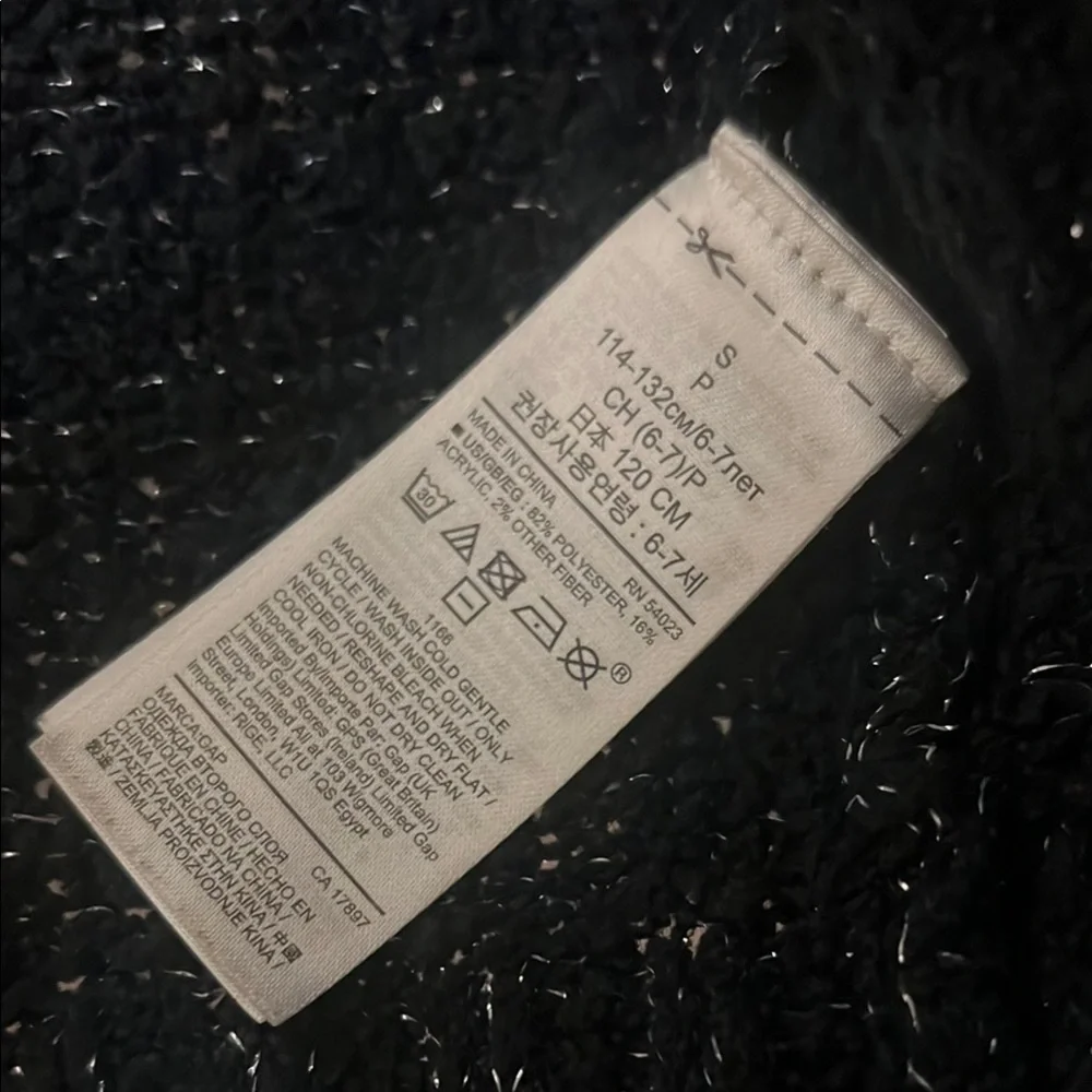 GAP Black Cropped V-Neck Sweater